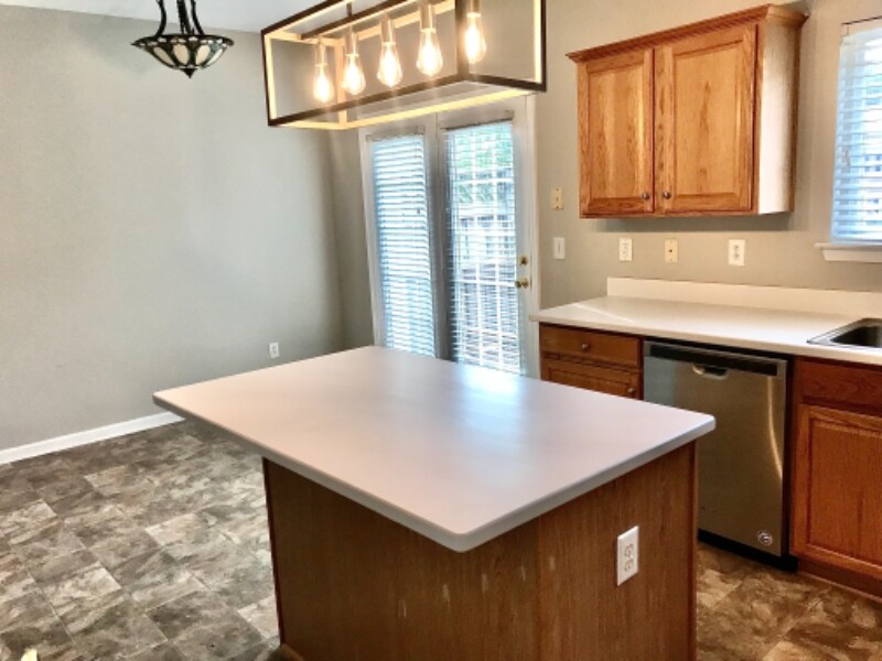 Building Photo - 16213 Peachmont Dr