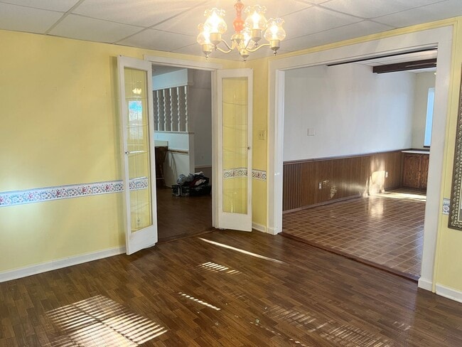 Building Photo - Beautifully secluded home right in the Vil...