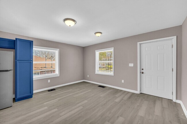 Building Photo - Charming 2BR Duplex in Atlanta