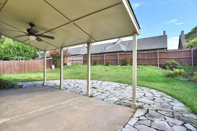 Building Photo - Beautiful 4 Bed 2.5 Bath Property in South...