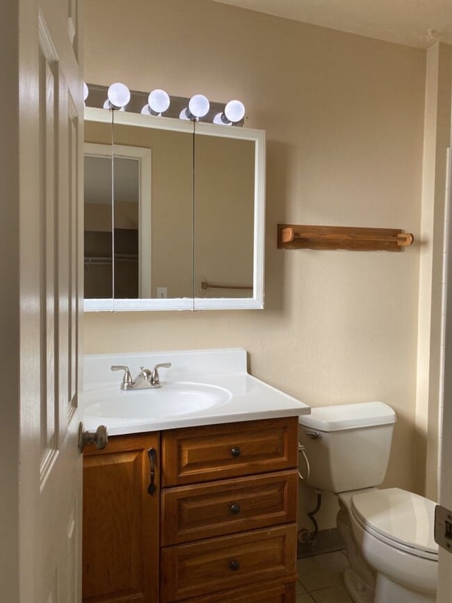 Building Photo - STUDENTS WELCOME! 5 Bedroom 3 Bathroom Bi-Level Single-Family Home in Midtown Fort Collins