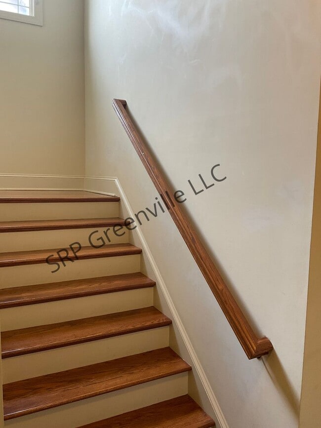 Building Photo - Four Bedroom Brick House for Rent!