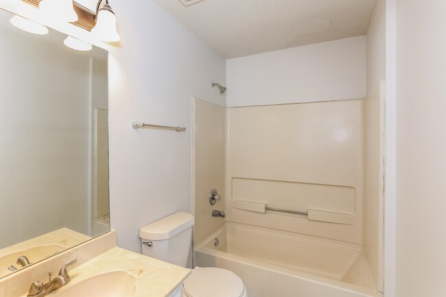 Building Photo - 4490 Cedar Ridge Ln