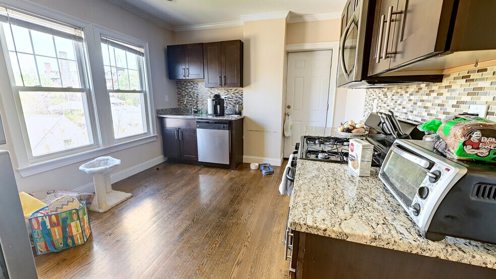 Building Photo - 2971 Washington St