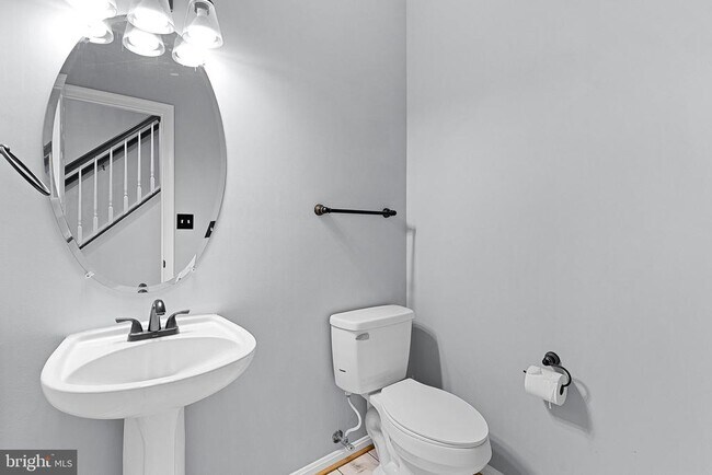 Building Photo - 13584 Cedar Run Ln