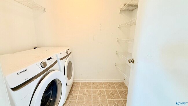Building Photo - 15251 Tyler Mill Dr