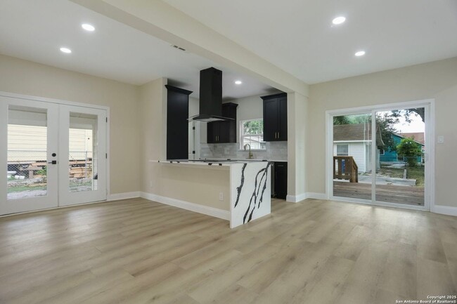 Building Photo - 207 Alvarez Pl