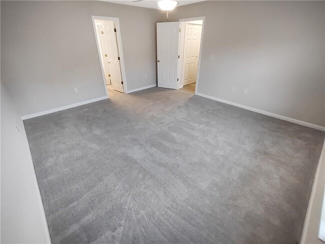 Building Photo - 533 Dove Way