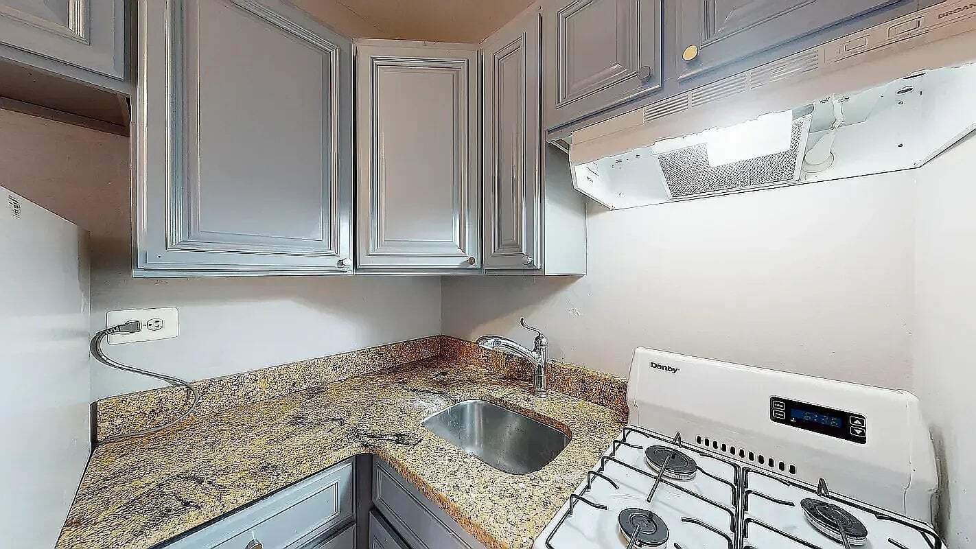 Building Photo - 928 Second Avenue