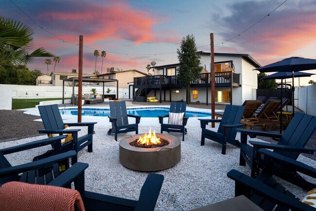 Building Photo - 4530 W Paradise Dr