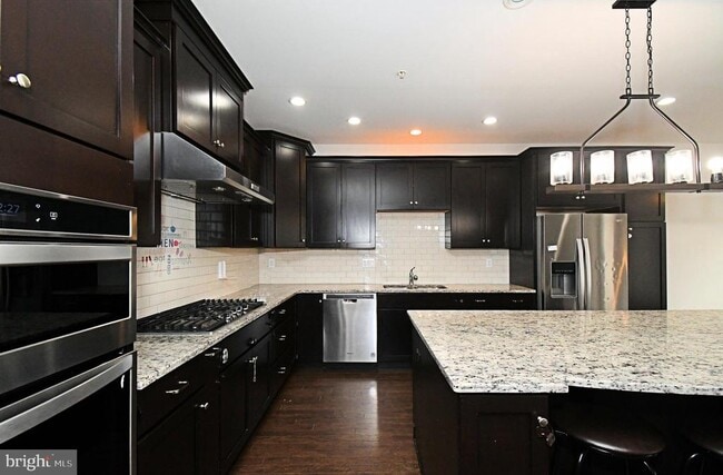 Building Photo - 136 Iron Hill Way