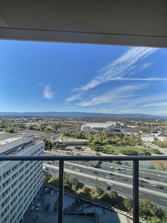 Building Photo - Stunning 2 Bedroom Penthouse Condo with Spectacular Views at Axis