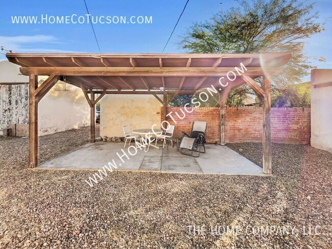 Building Photo - Charming 1-Bedroom Home Near UofA – Modern...