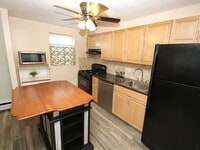 Building Photo - Rent reduced +10% odd 1st Month rent. Updated 1 bedroom condo in ideal North Reading / Andover Rt...