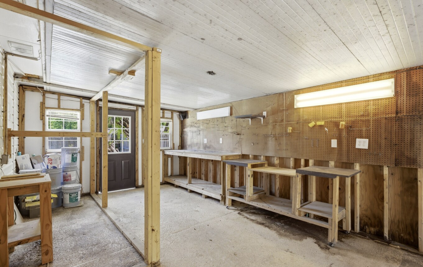 Building Photo - 2162 Saint Martins Dr E
