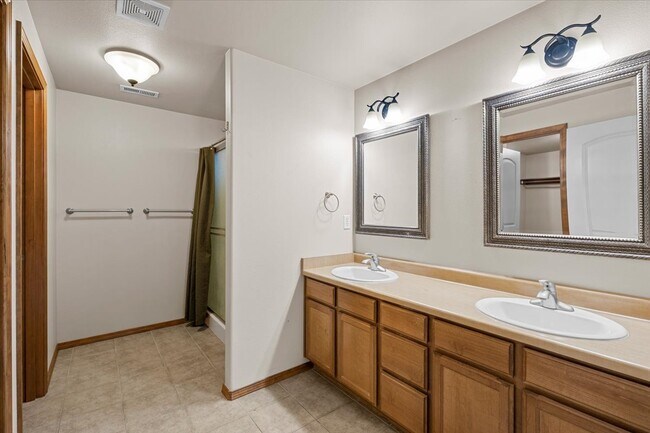 Building Photo - 1041 Compton Way