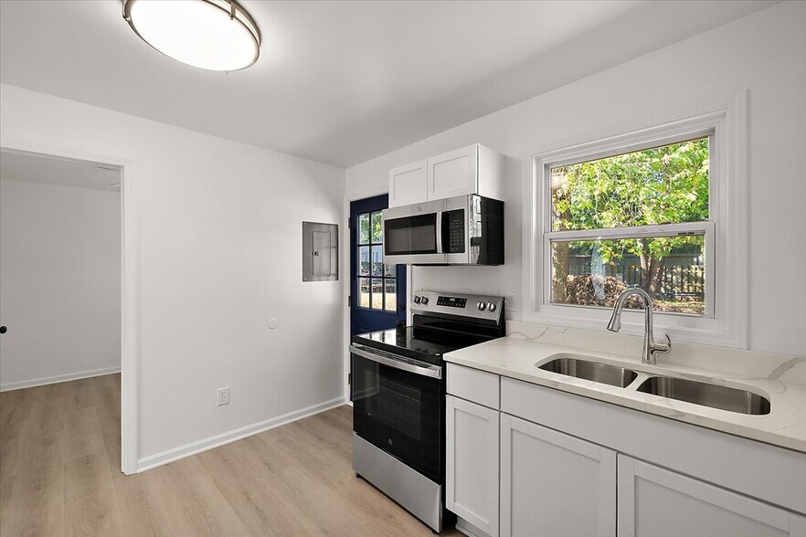 Building Photo - 5155 Girard Dr