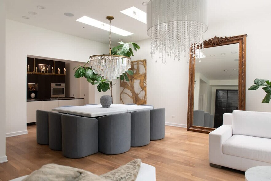 Building Photo - 22 E Elm St