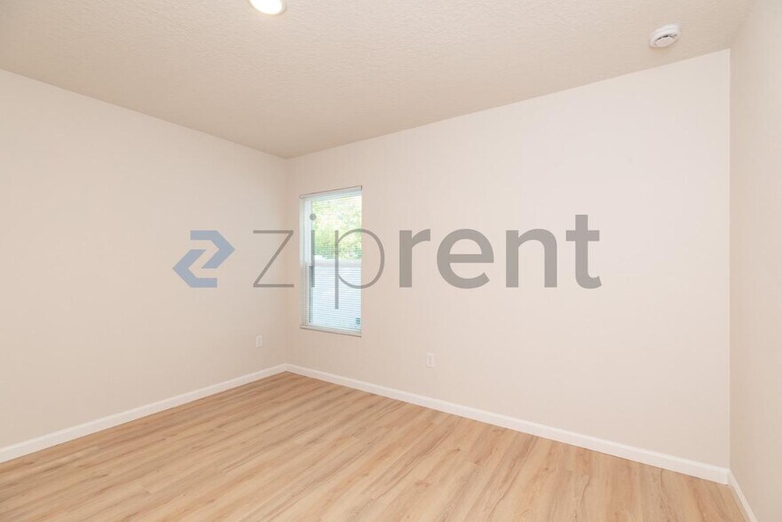 Building Photo - Unit