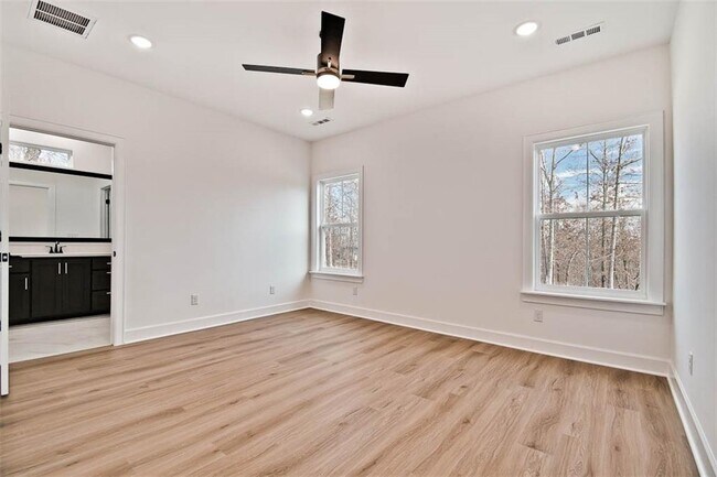 Building Photo - 247 Kinross Dr