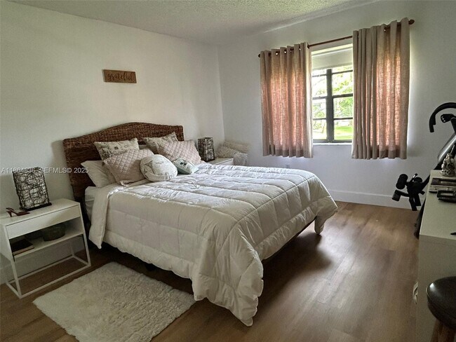 Building Photo - 8261 SW 128th St