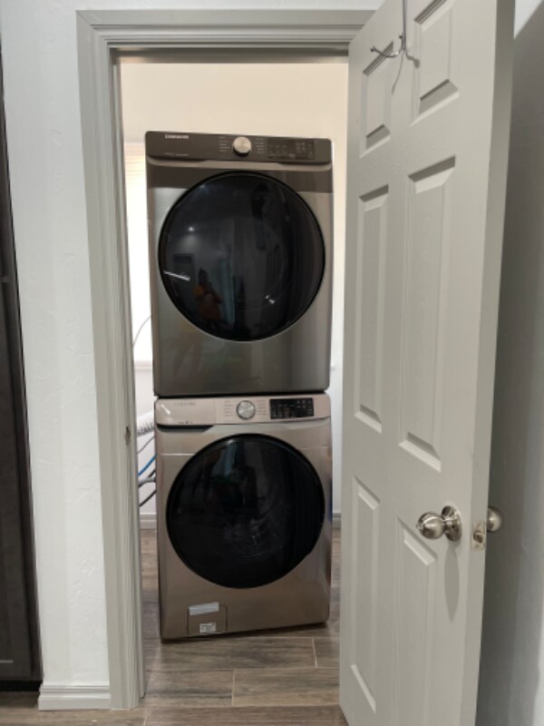 Building Photo - 2312 N Everest Ave