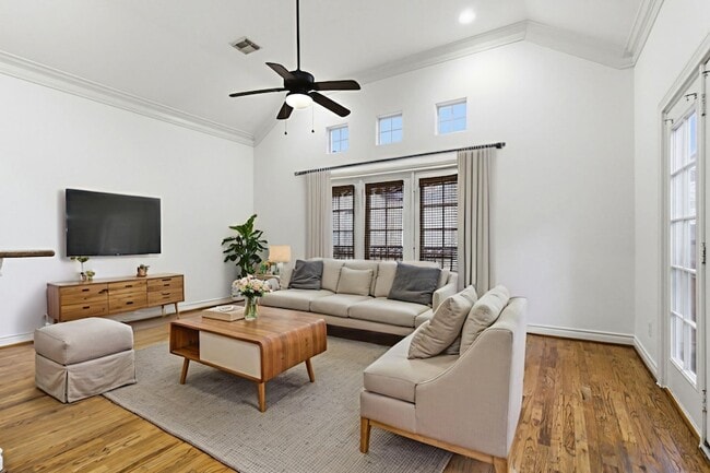 Building Photo - 1303 Sherwood Point Ln