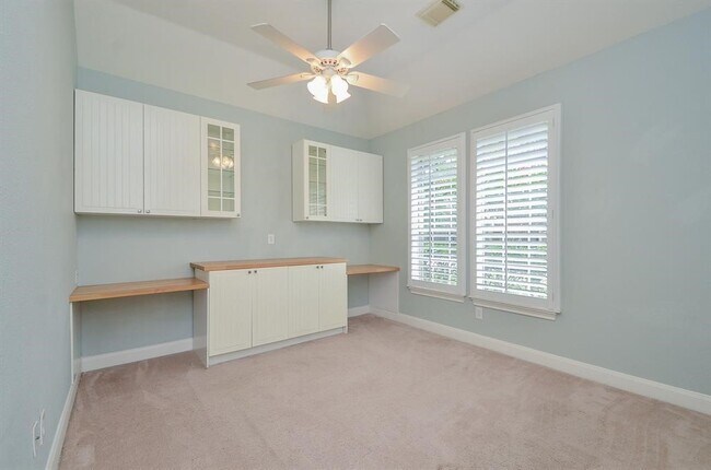 Building Photo - 1723 Crescent Green Dr