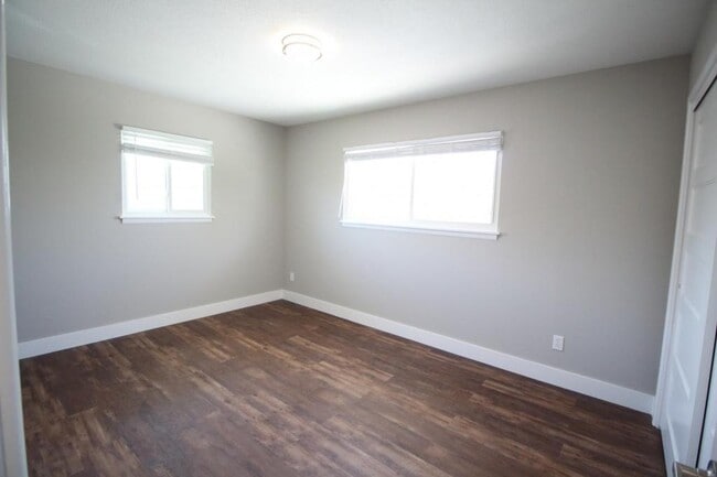 Building Photo - 6020 Metcalf Ln