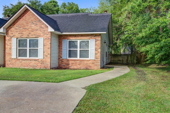 Primary Photo - 9621 N Cardinal Dr