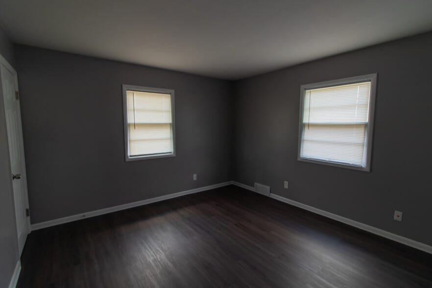 Back Bedroom - 2813 E G Ave