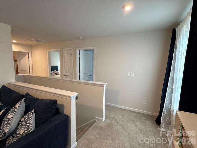 Building Photo - 1524 Scarbrough Cir SW