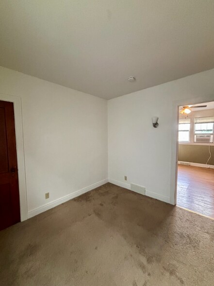 Building Photo - 91 Laverack Ave
