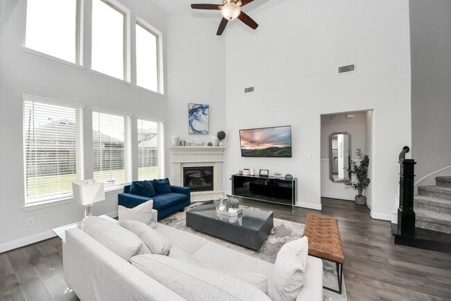 Building Photo - 8922 Golden Mist Dr