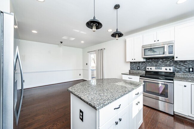 Building Photo - Beautiful Northside RVA Home-Move In Ready