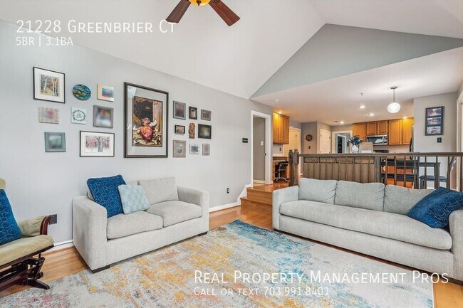 Building Photo - 21228 Greenbrier Ct
