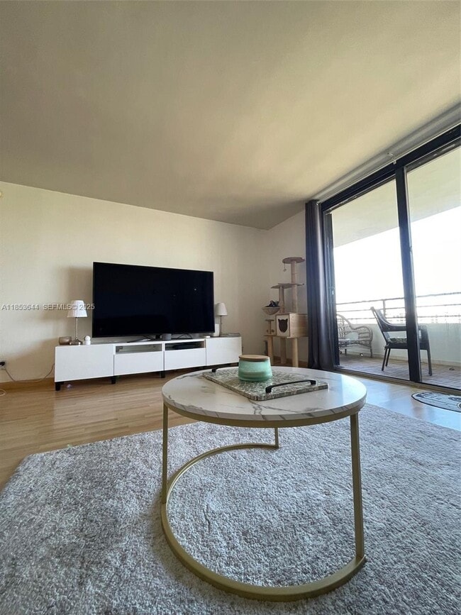 Building Photo - 2500 Parkview Dr