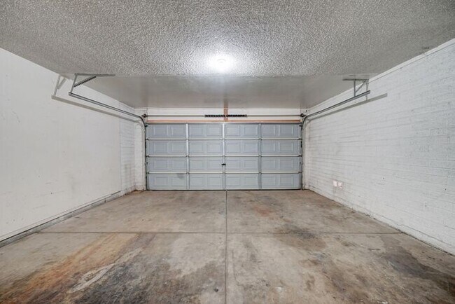 Building Photo - READY TO VIEW NOW! 4 Bedroom 2 Bath Home in Phoenix!