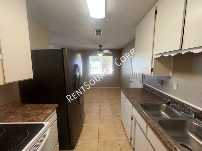 Building Photo - 27333 Mesquite St