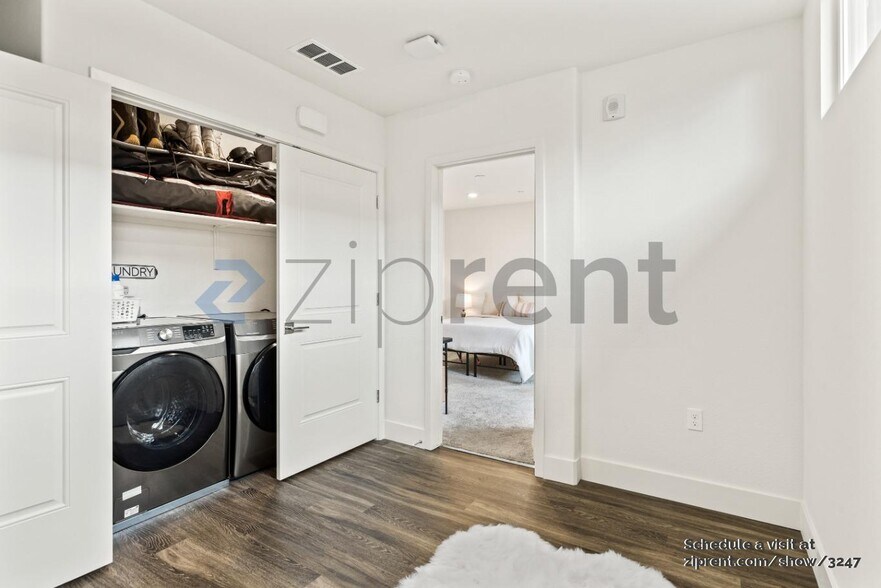 Building Photo - 5933 Sunstone Dr