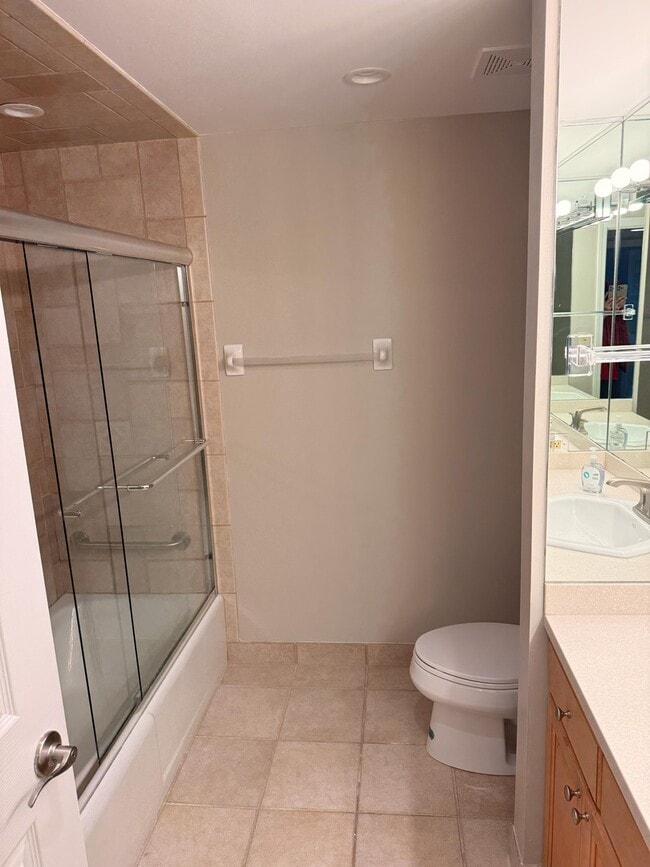 Building Photo - 2066 St Johns Ave