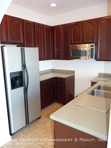 Building Photo - 3 BR / 2.5 BA Townhouse In Avalon Park