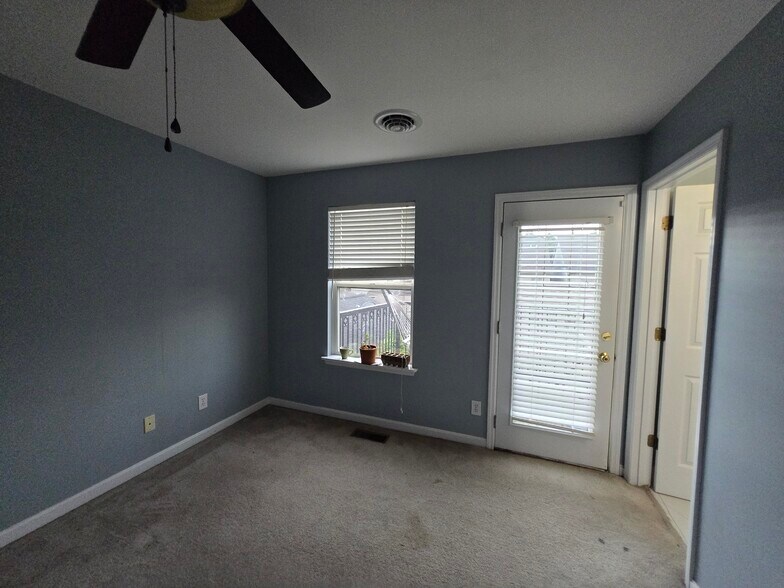 Building Photo - 929 Weninger Cir