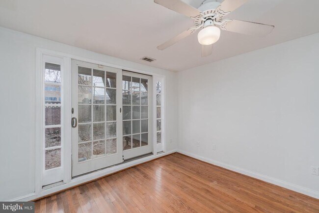 Building Photo - 1153 Riverside Ave