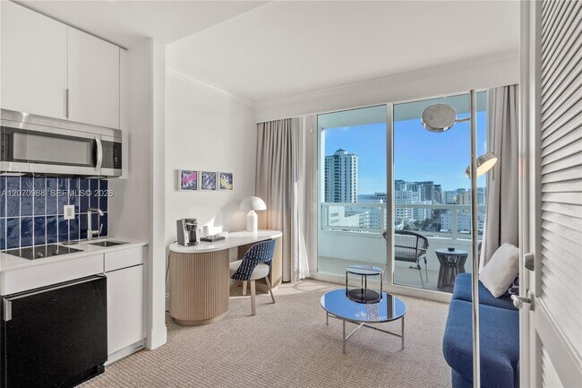 Building Photo - 4401 Collins Ave