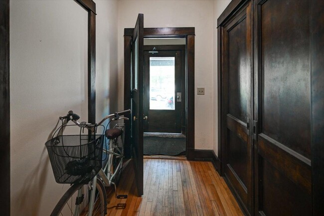 Building Photo - 416 Castle Pl