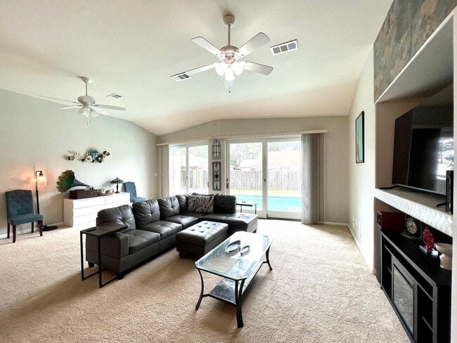 Building Photo - 30 Bay Walk Ct