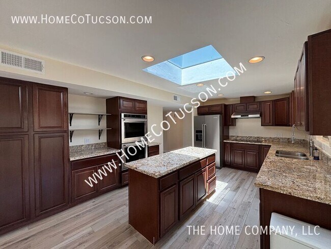Building Photo - 8628 N Placita Del Cardo