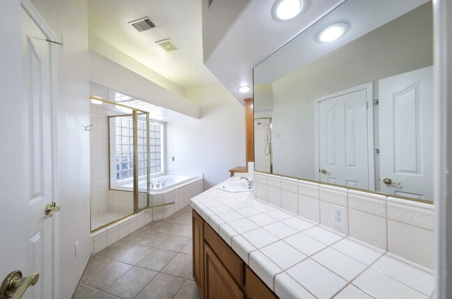 Building Photo - 4709 Laurel Springs Dr