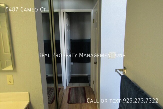 Building Photo - 5487 Cameo Ct